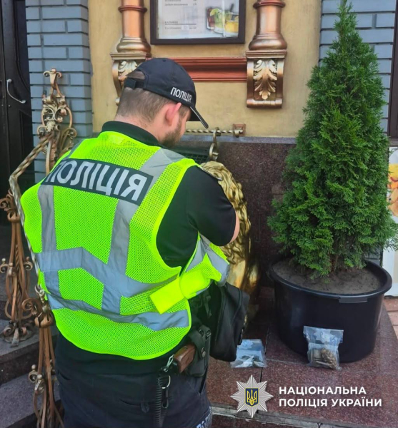 У ресторана в Киеве нашли куртку с гранатами