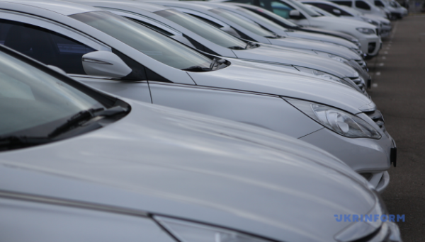 У Росії обвалилися продажі нових автомобілів через паливну кризу