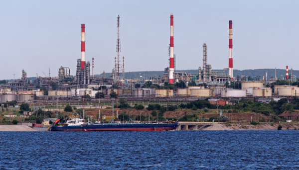 У Росії після дронової атаки зупинився Саратовський НПЗ - Reuters
