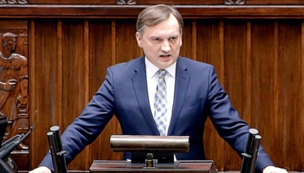 Угорщина позбавила статусу біженця колишнього міністра юстиції Польщі