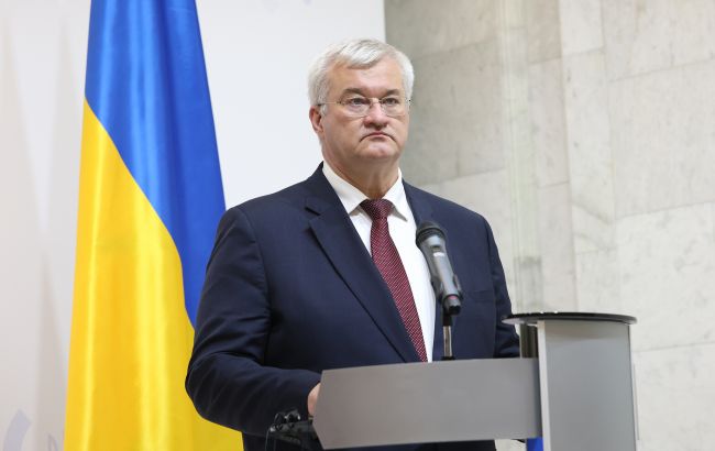 Украина больше не нуждается в разрешениях на удары по России, - Сибига