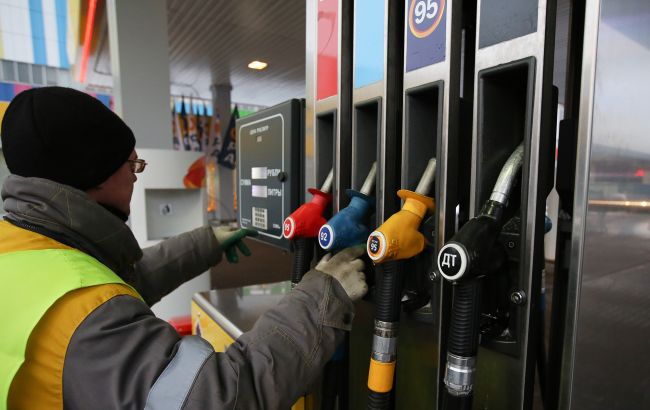 Украина разбивает два последних НПЗ, которые снабжают Москву горючим, - СМИ