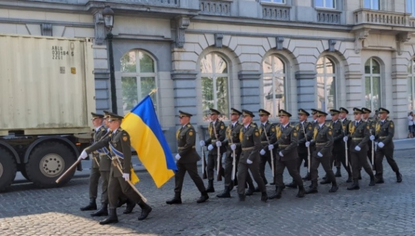 Українські військові пройшли маршем на параді у Брюсселі
