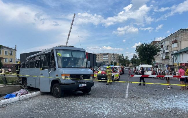В Ровенской области поезд протаранил маршрутку, есть погибшие (фото)