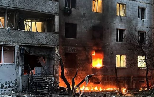 В Сумах "прилет" реактивного дрона возле многоэтажки, есть раненые