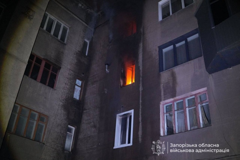 В Запорожье из-за атаки РФ повреждены многоэтажки и есть пострадавшие (фото)