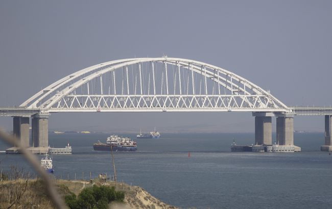 "Взрывная" ночь в Крыму: возникли пожары, часть полуострова без света