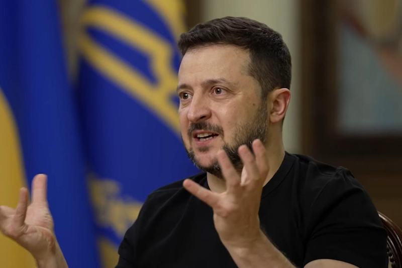 Зеленський не поїде до Москви, бо там "багато українських дронів"
