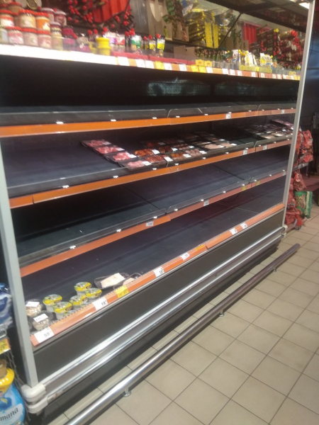 Пустые полки в магазинах: как удары по складам повлияют на стоимость продуктов
