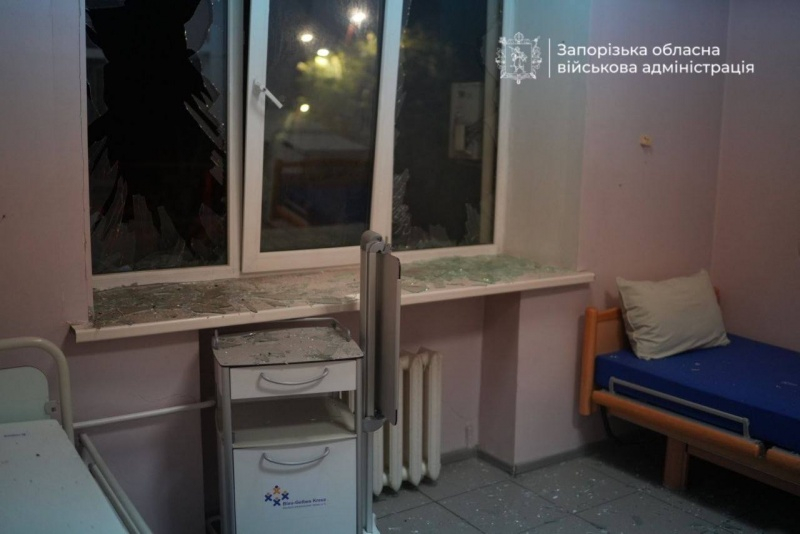 Россия ударила по детской больнице в Запорожье (фото)