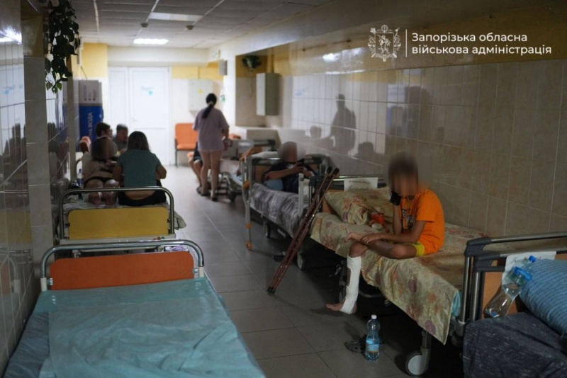 Россия ударила по детской больнице в Запорожье (фото)