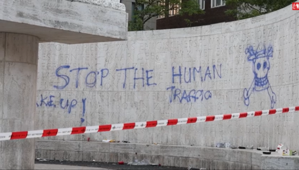 В Амстердамі затримали двох підозрюваних в оскверненні Національного монумента на площі Дам