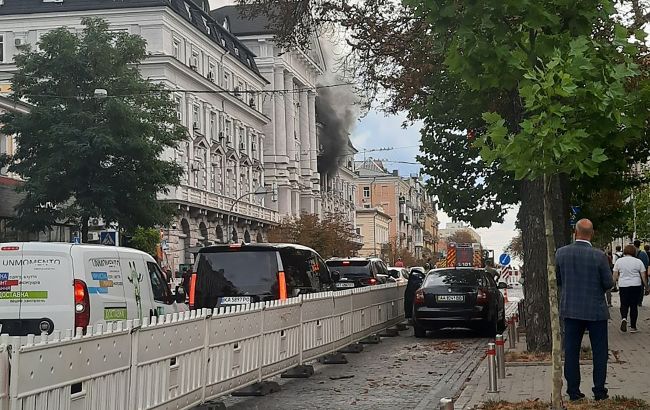 Дрон летел в кабинет Поклада. РФ ударила по зданию СБУ в центре Киева, - Зеленский