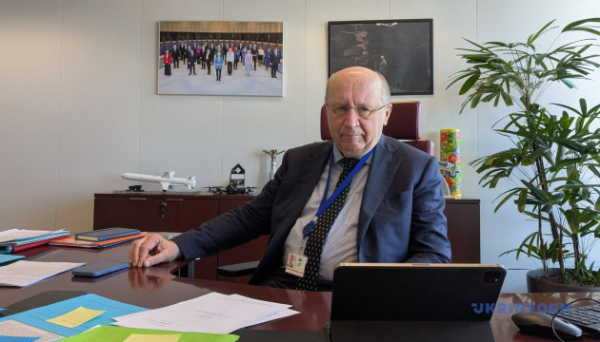 Єврокомісар прокоментував влучання російського дрона в будівлю СБУ